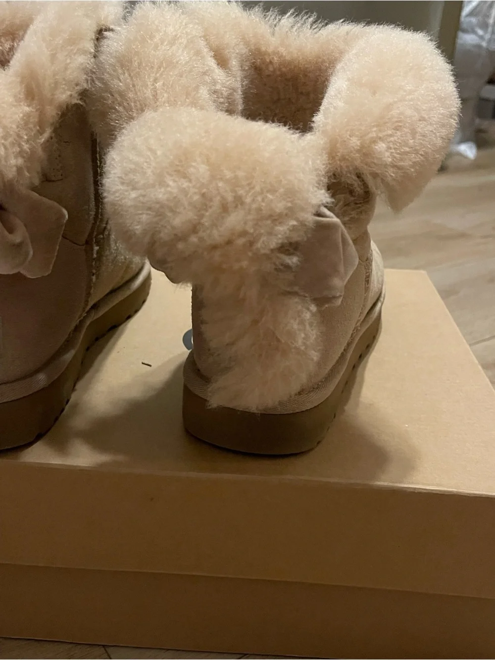 UGG Classic Short Shearling Lined Boots - Chestnut/Tan